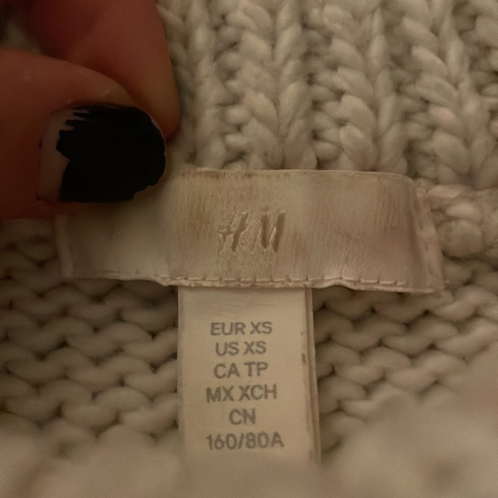 White Rory Gilmore sweater - Picture 2 of 2